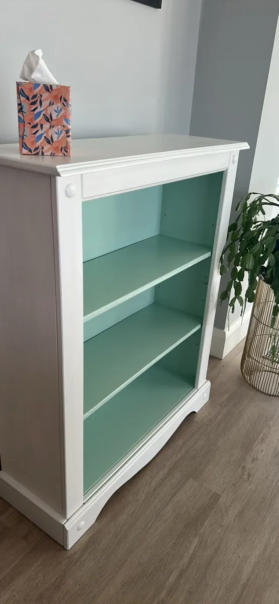 Up cycled oak bookcase - Image 2