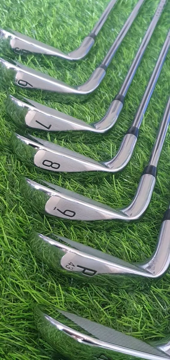 BRAND NEW TITLEIST T300 IRONS - Image 4