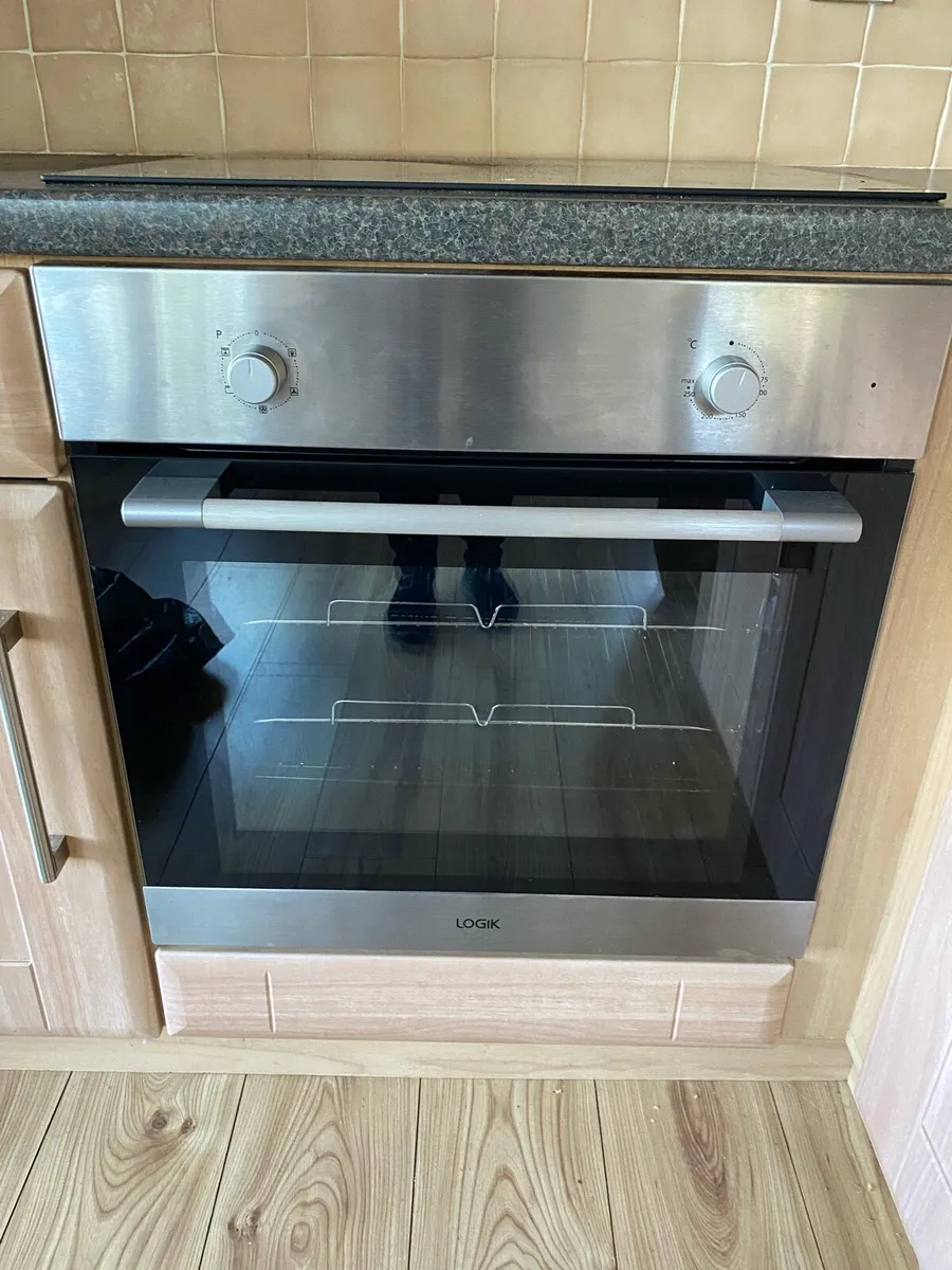 Electric oven - Image 1