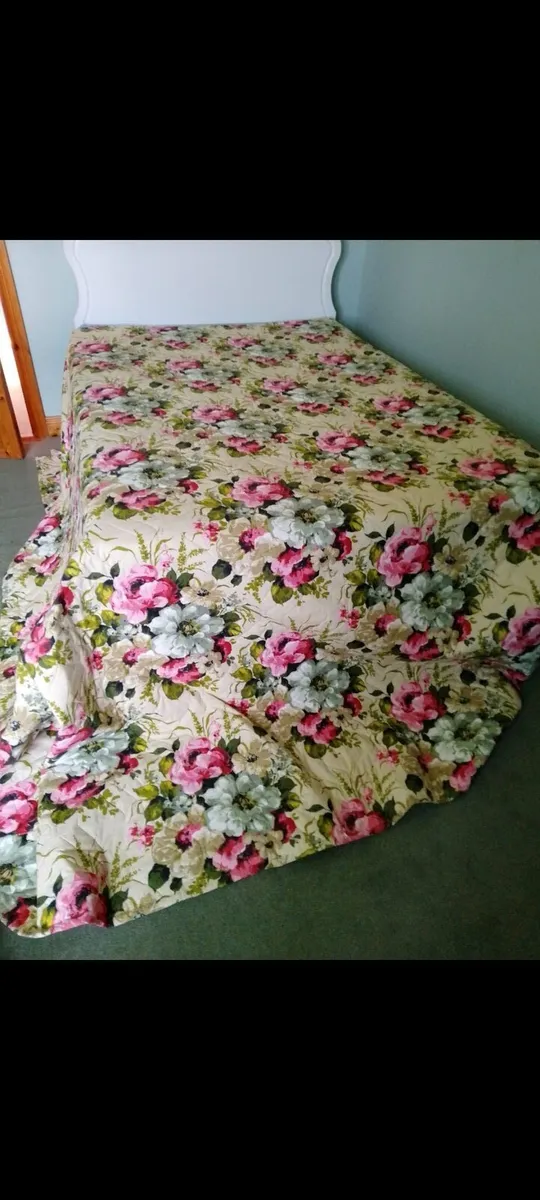 Quilted floral bedspread - Image 3