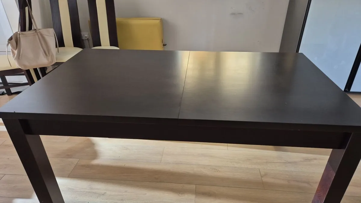 Dining table - Image 1