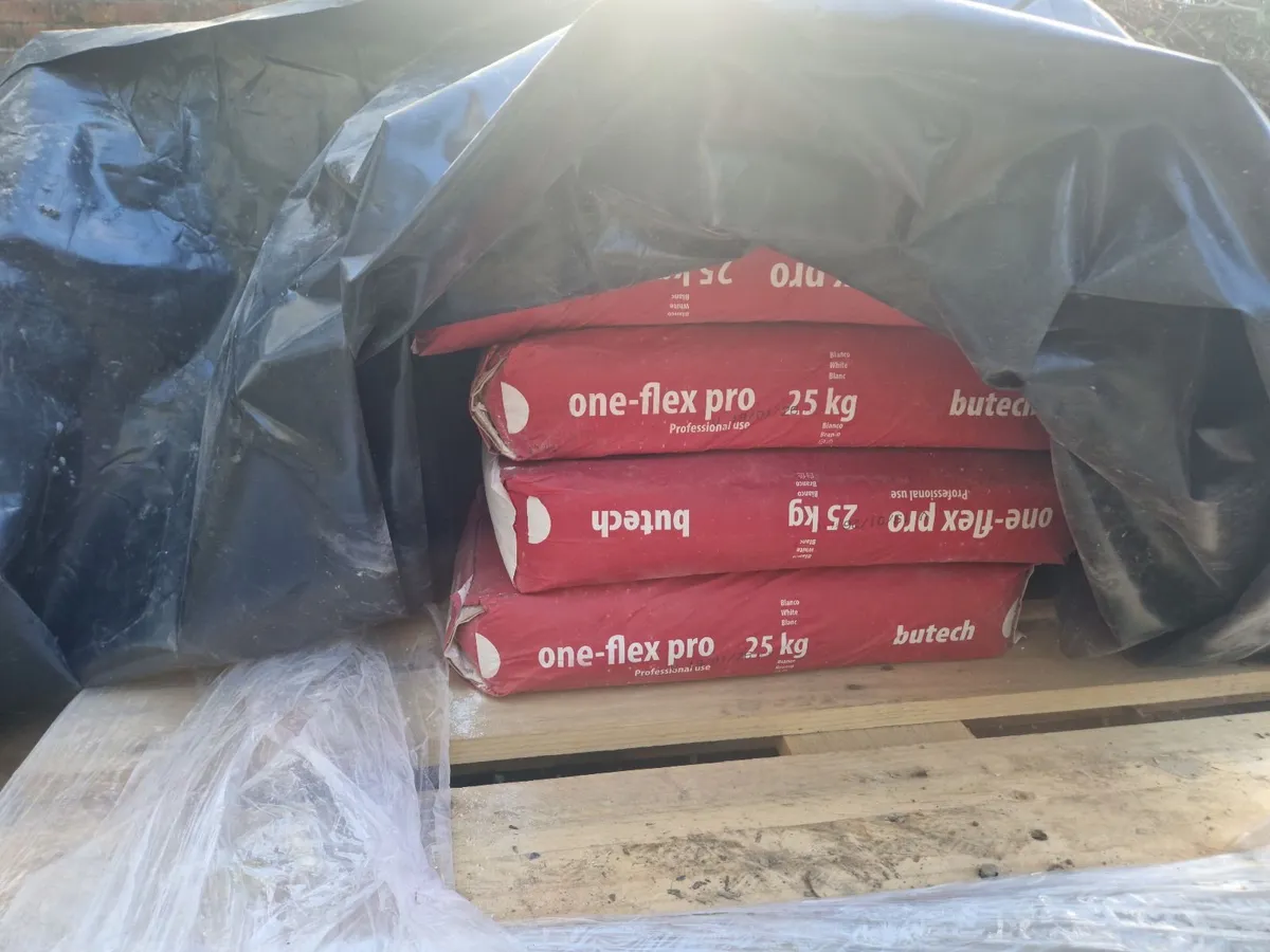 Quick Sale porcelain tiles plus adhesive and grout - Image 4
