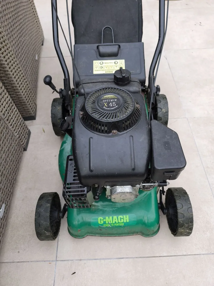 Lawnmower for repair or parts - Image 1