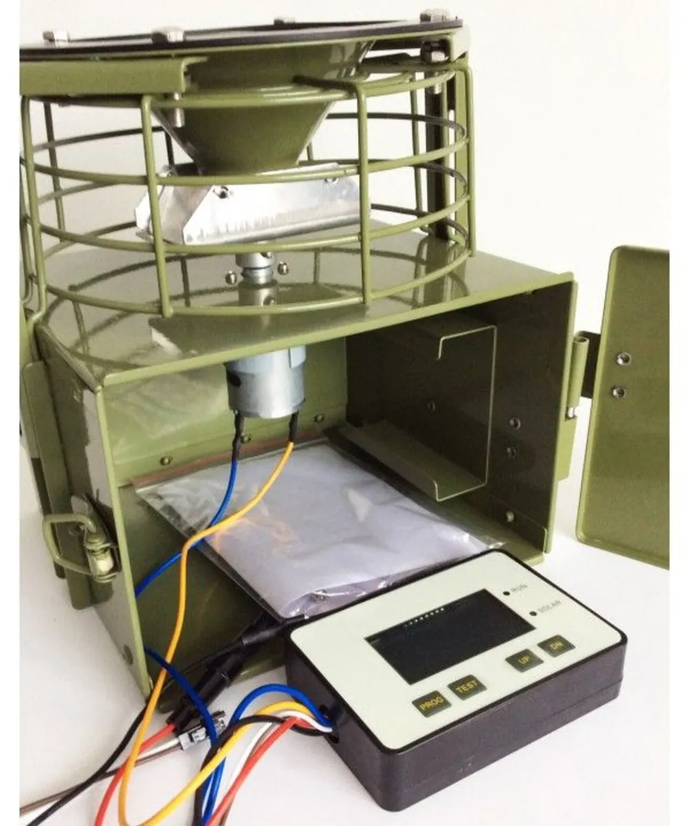 Automatic Metal Game Feeder 12V with Solar Panel - Image 2