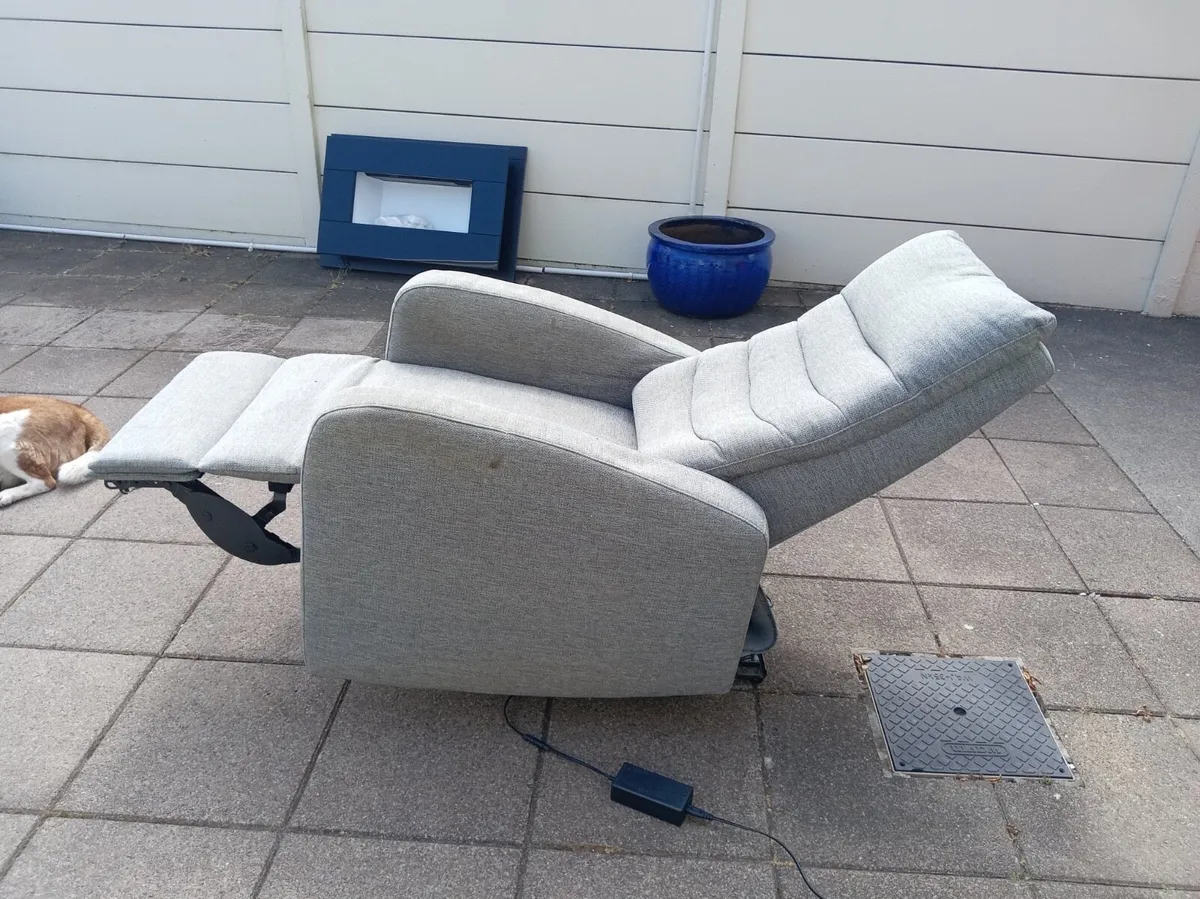 Armchair Electric Recliner - Image 3