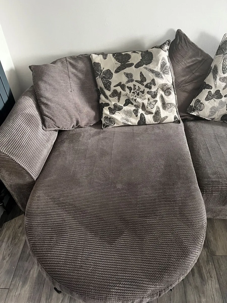 4 Seater Sofa- Right Hand Facing – Smoke-Free Home - Image 2