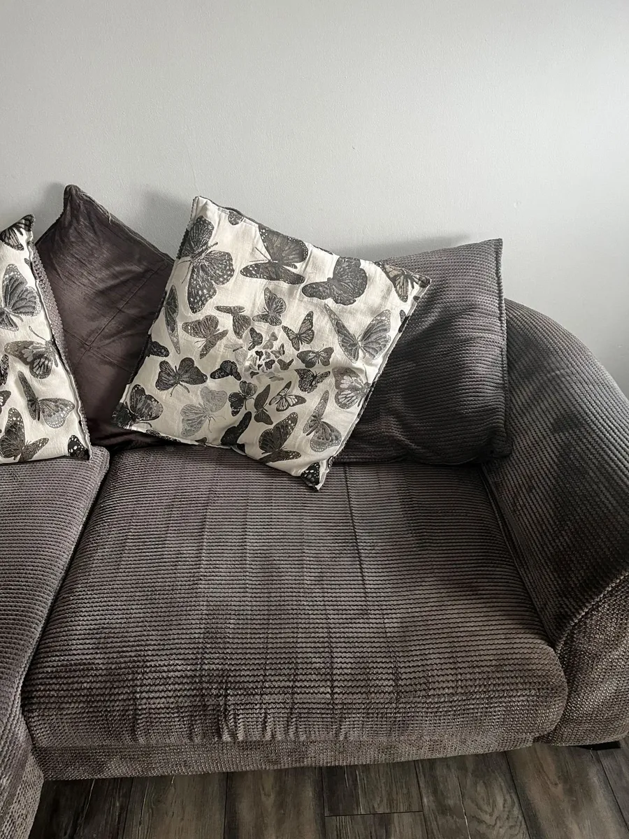 4 Seater Sofa- Right Hand Facing – Smoke-Free Home - Image 3