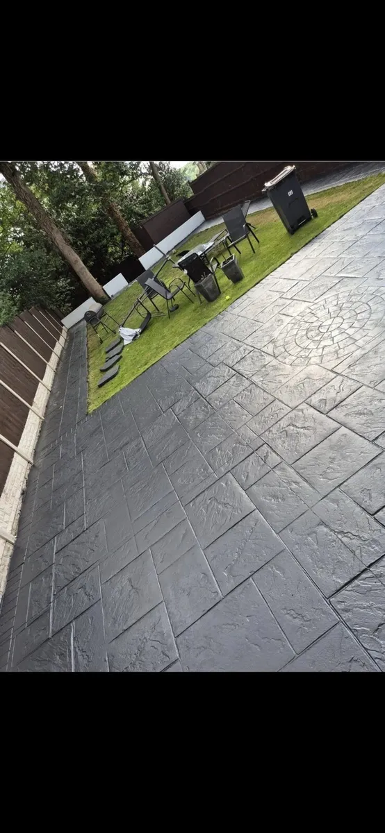 Roof paint and driveway paints.. / garage paints - Image 4