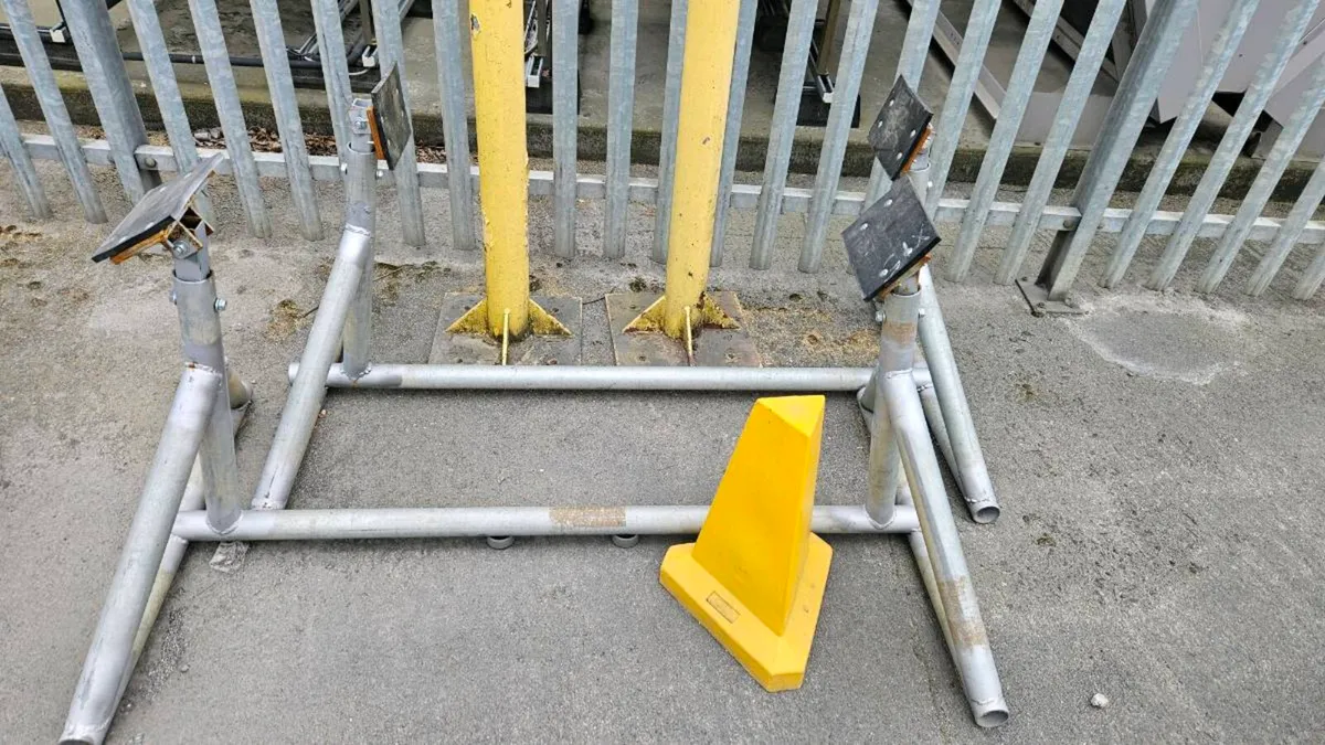 Boat stands - Image 1