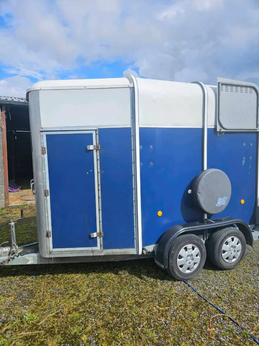 Horse box - Image 1