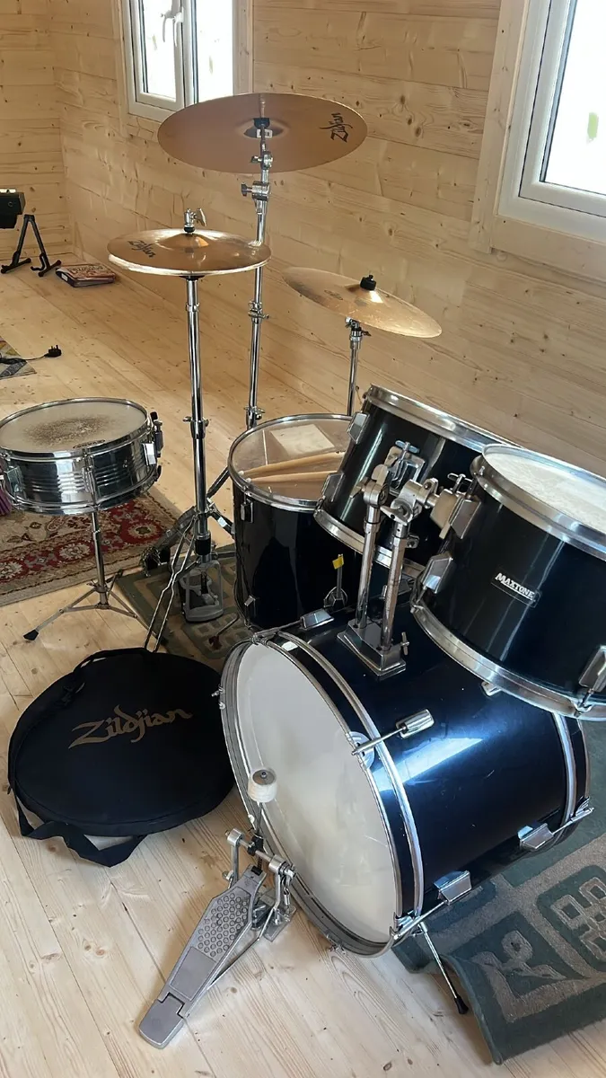 Drum kit - Image 1