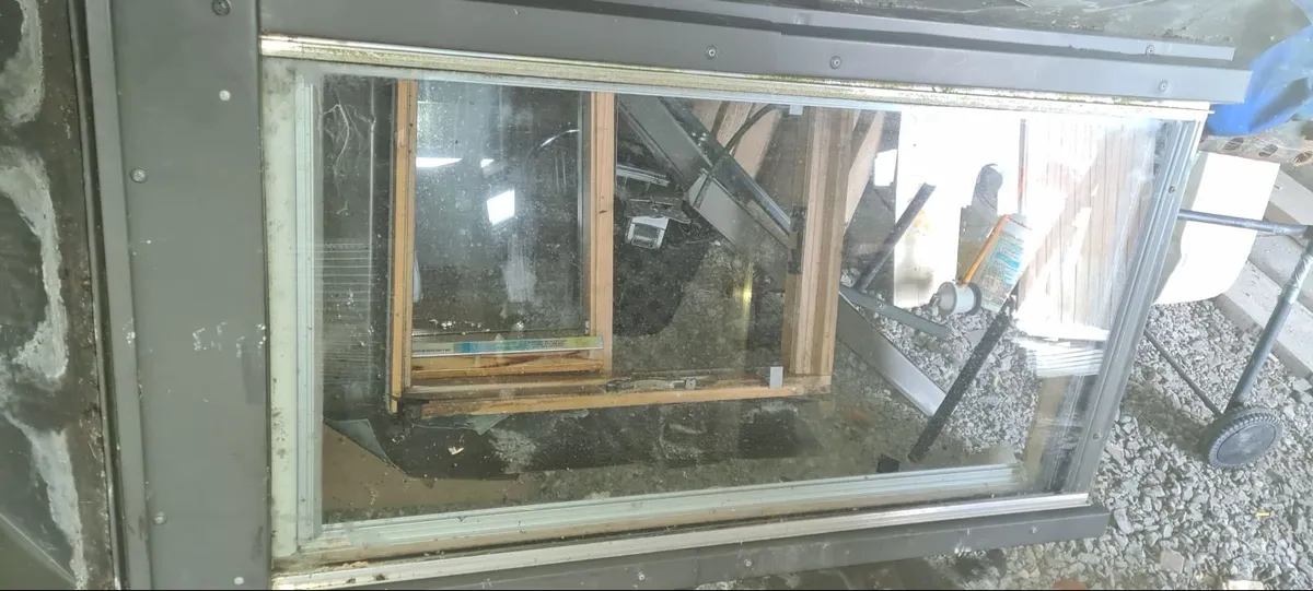 V-LUX window Frame 78cmx 104cm and window - Image 3