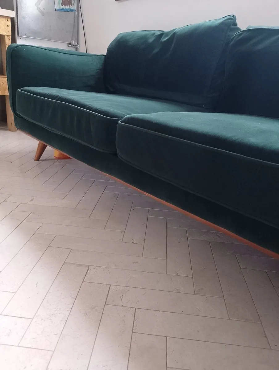 Couch. - Image 2