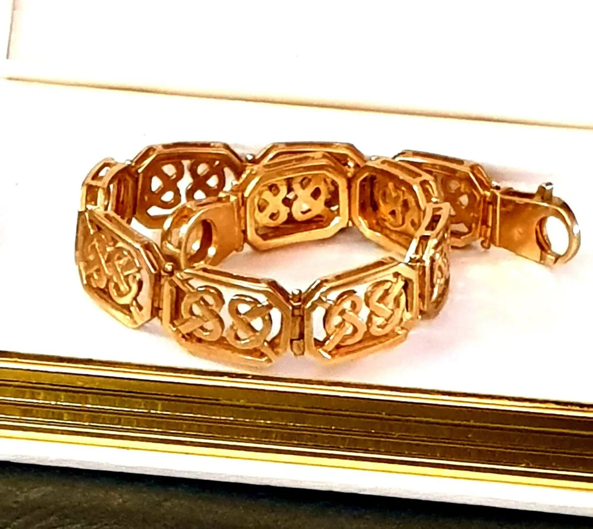 Vintage 9ct Gold Celtic Bracelet - Image 3