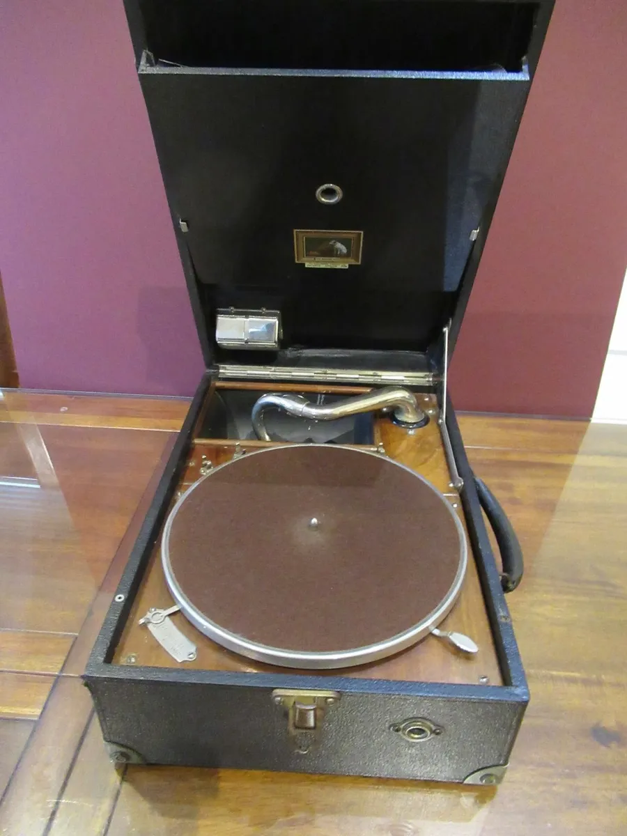 antique vintage gramophone pub cave music cottage - Image 3