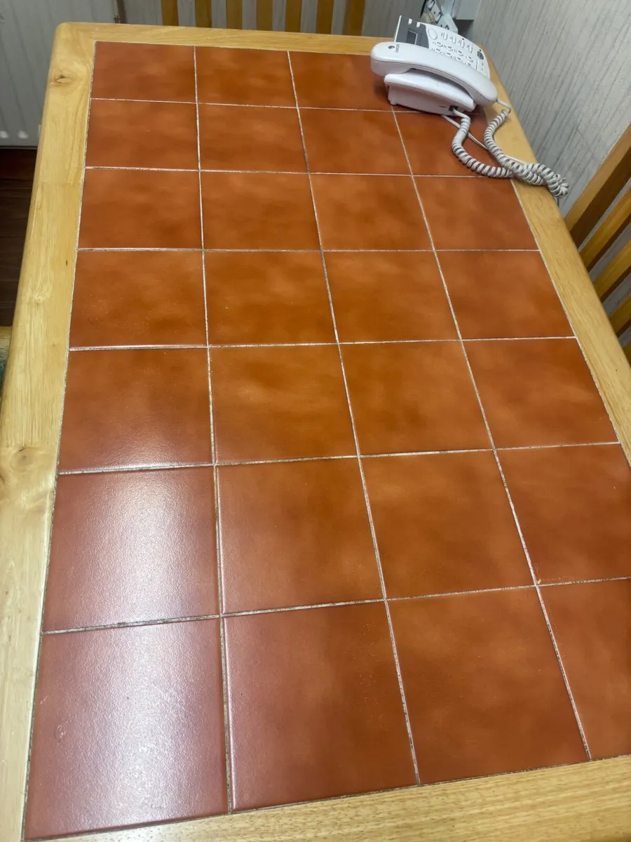 Kitchen table and chairs - Image 2
