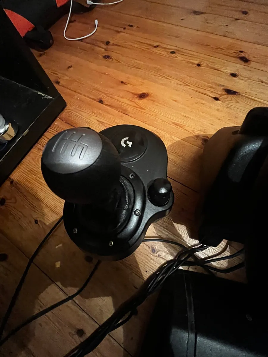 Logitech g29 gaming wheel,gear shifter and pedals - Image 2