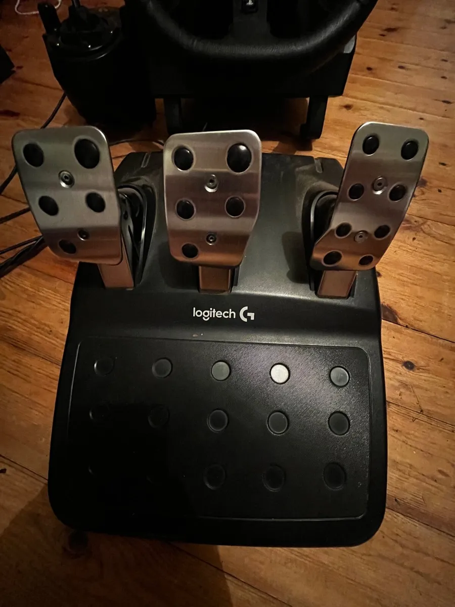 Logitech g29 gaming wheel,gear shifter and pedals - Image 3