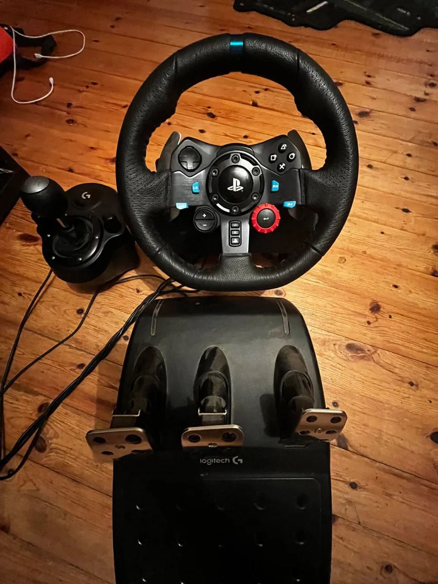 Logitech g29 gaming wheel,gear shifter and pedals - Image 4