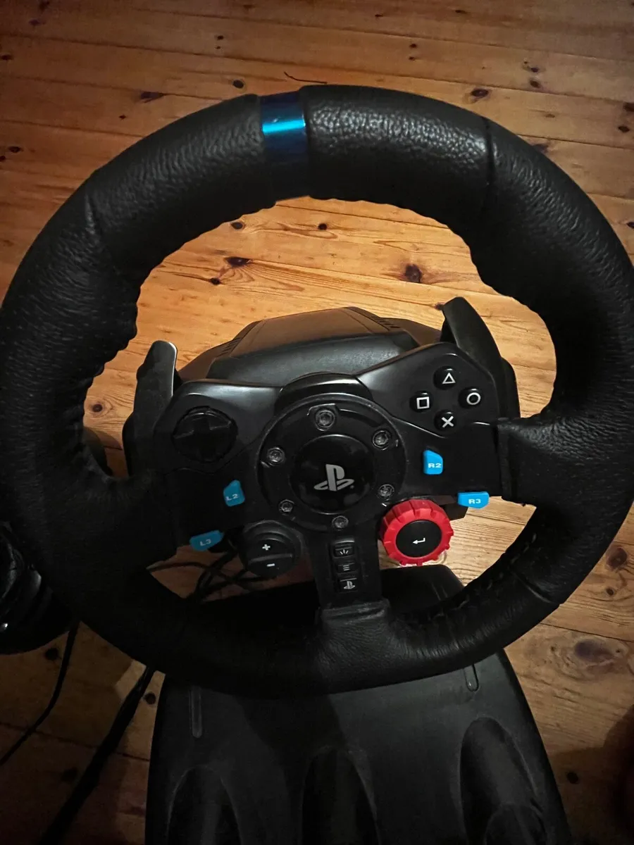 Logitech g29 gaming wheel,gear shifter and pedals - Image 1