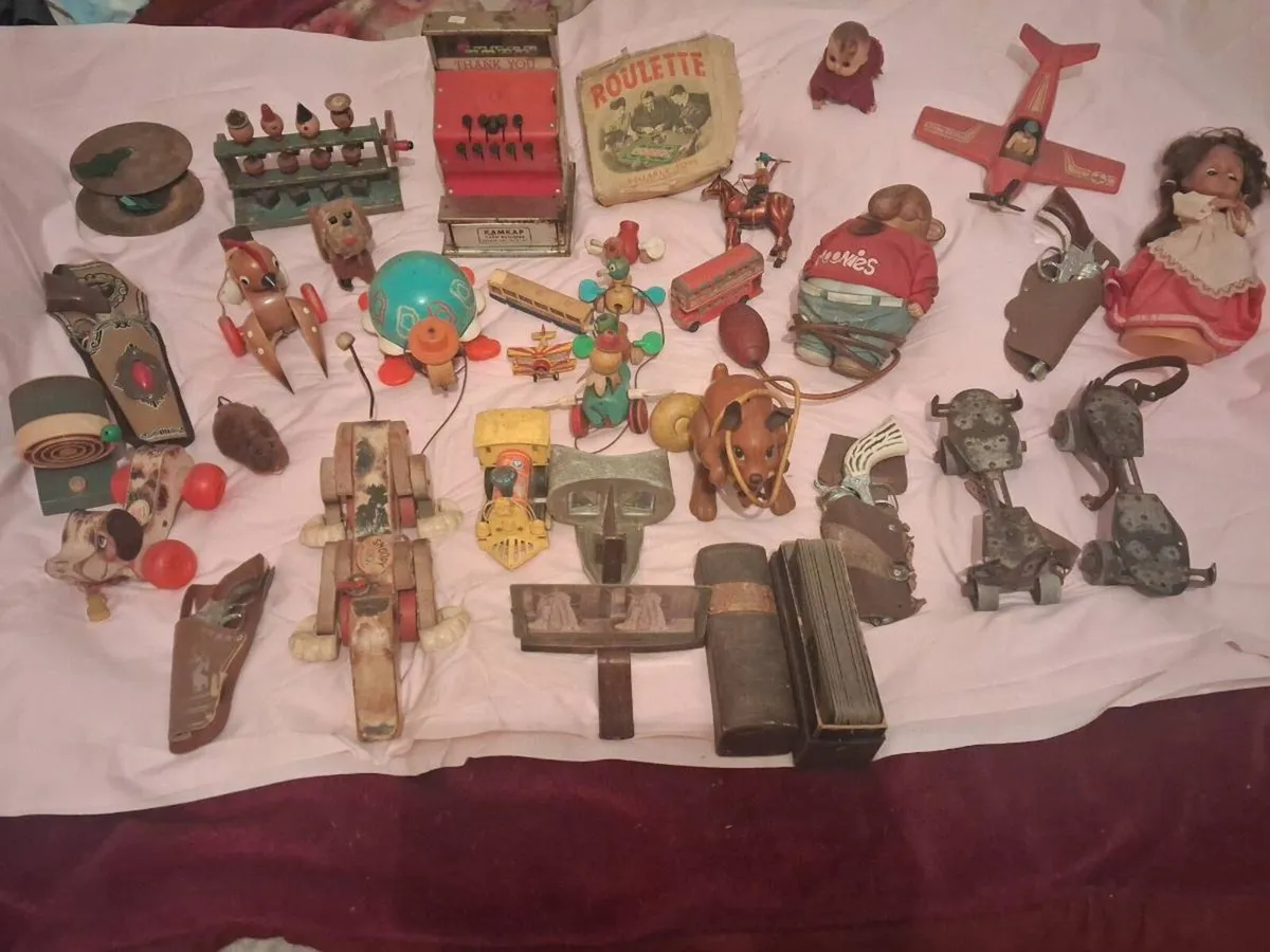 Collection of items - Image 2
