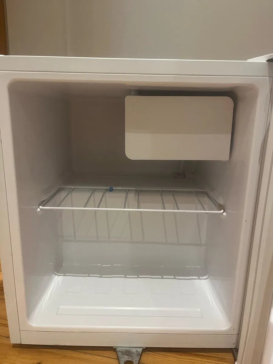 Mini fridge - Image 2