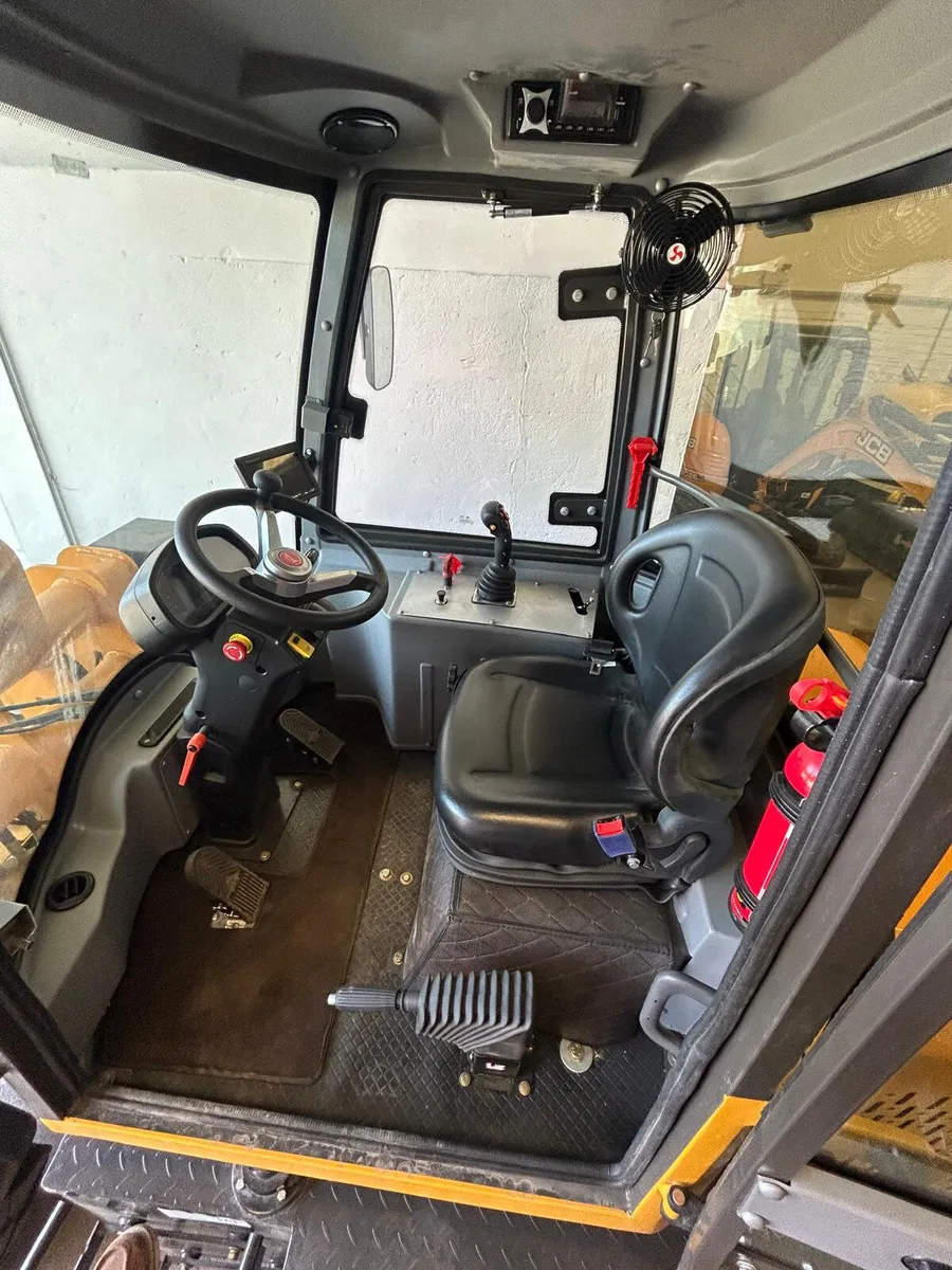 Wheel Loader - Image 4