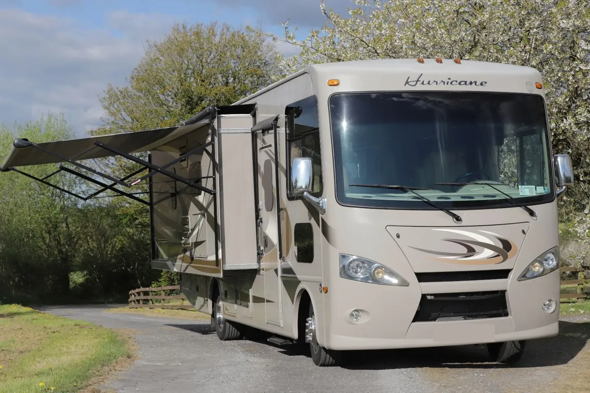 2015 American RV - Thor Hurricane 27K - V10 Power - Image 1