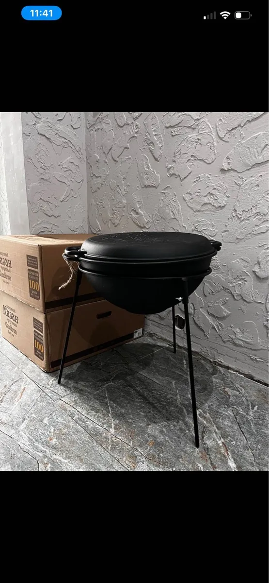 15 Liters Iron Cast with grilled lid and suport, - Image 1