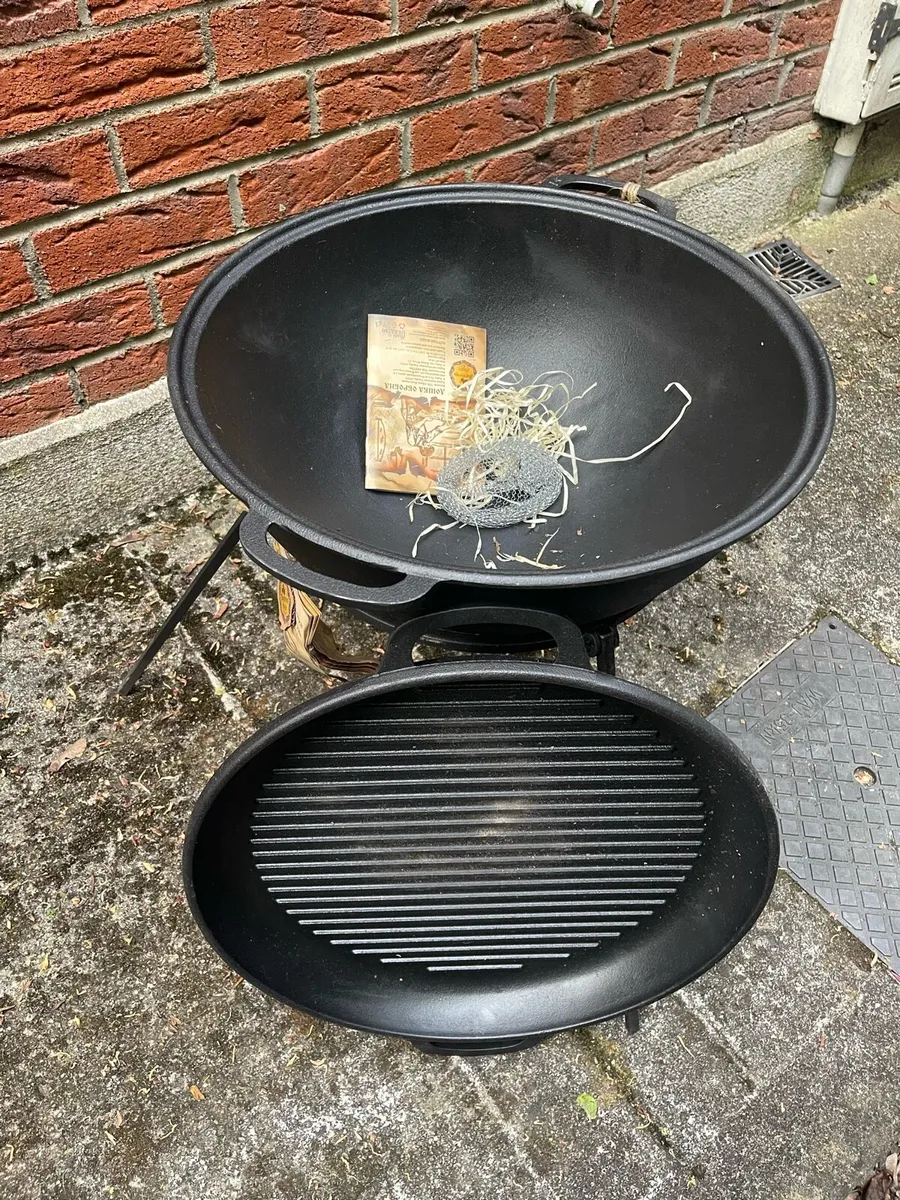 15 Liters Iron Cast with grilled lid and suport, - Image 2