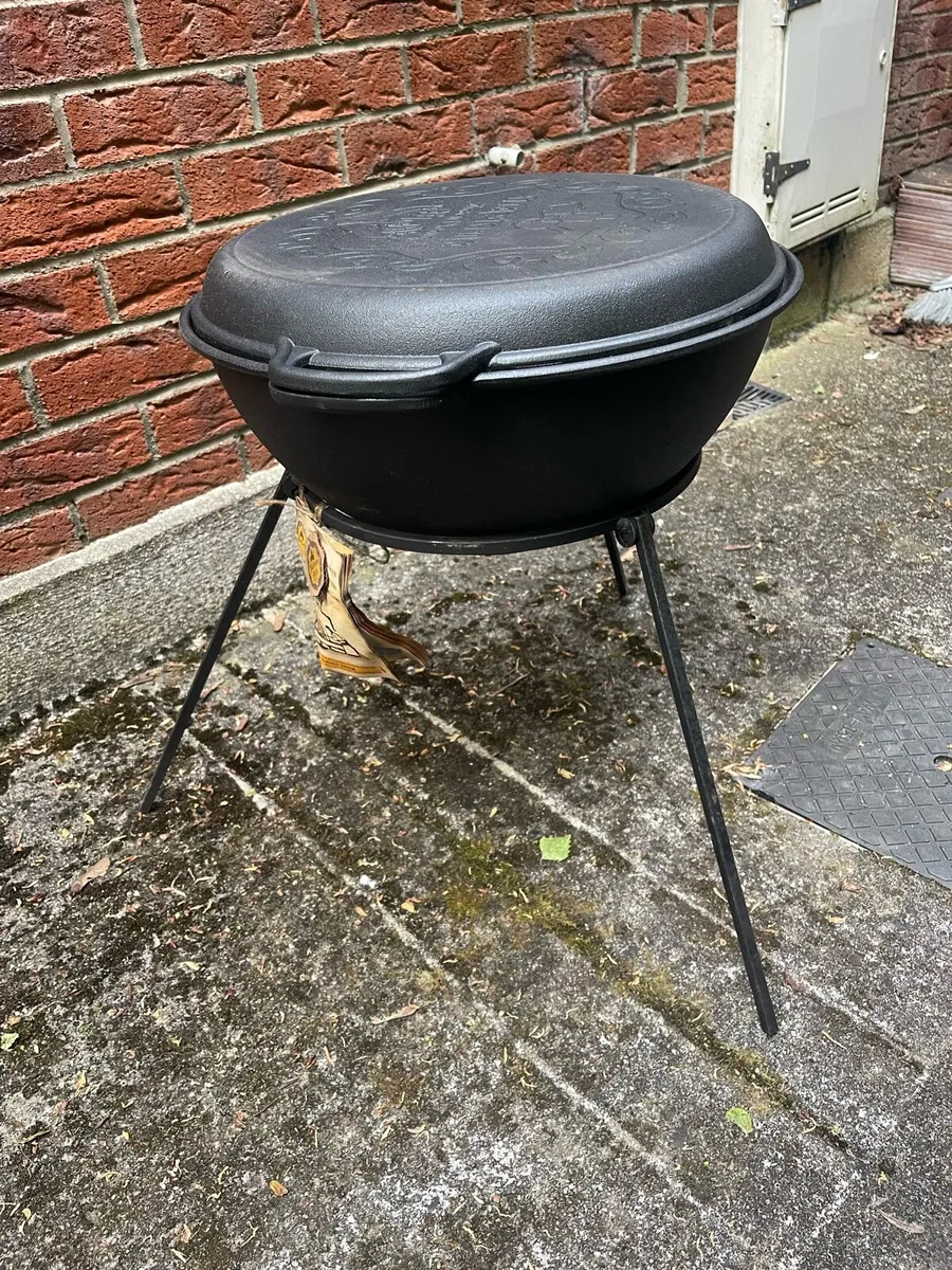 15 Liters Iron Cast with grilled lid and suport, - Image 3