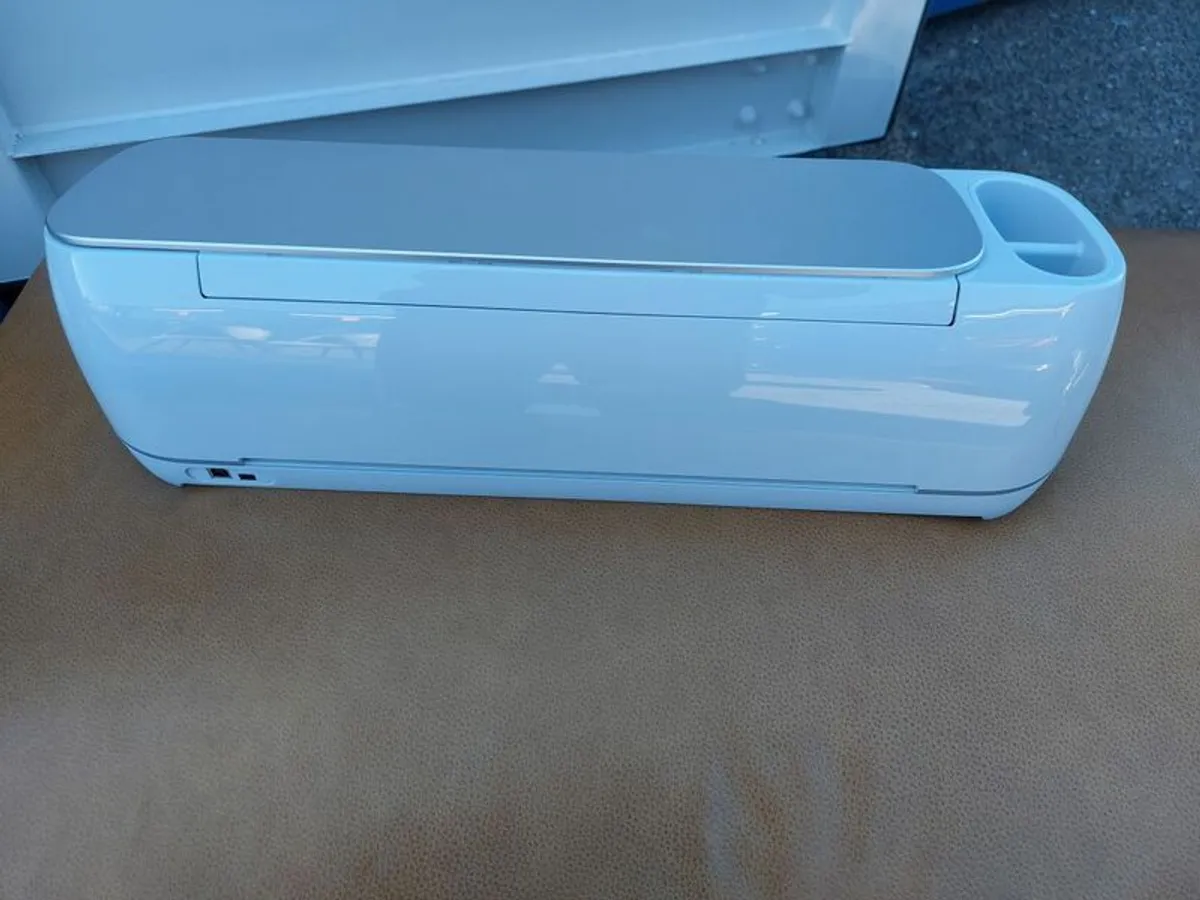 Cricut Maker 3 and accessories - Image 4