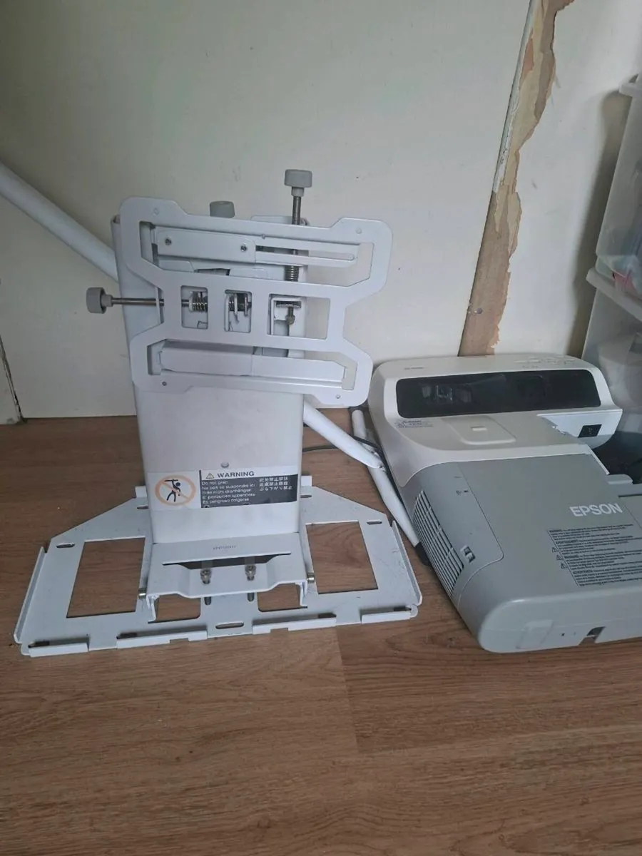 Epson Short Throw projector EB-450wi - Image 3