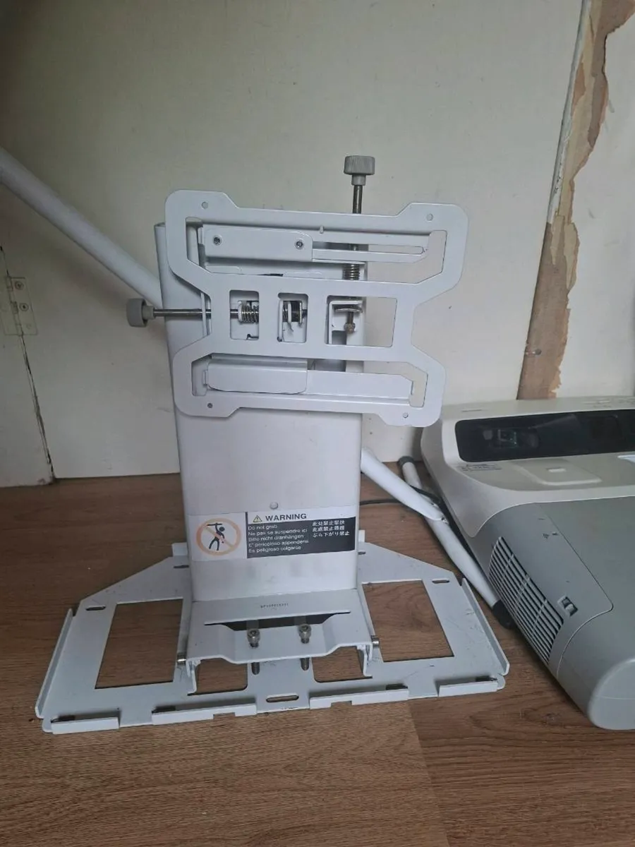 Epson Short Throw projector EB-450wi - Image 4