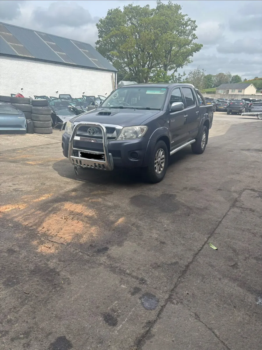 Toyota Hilux for breaking - Image 1