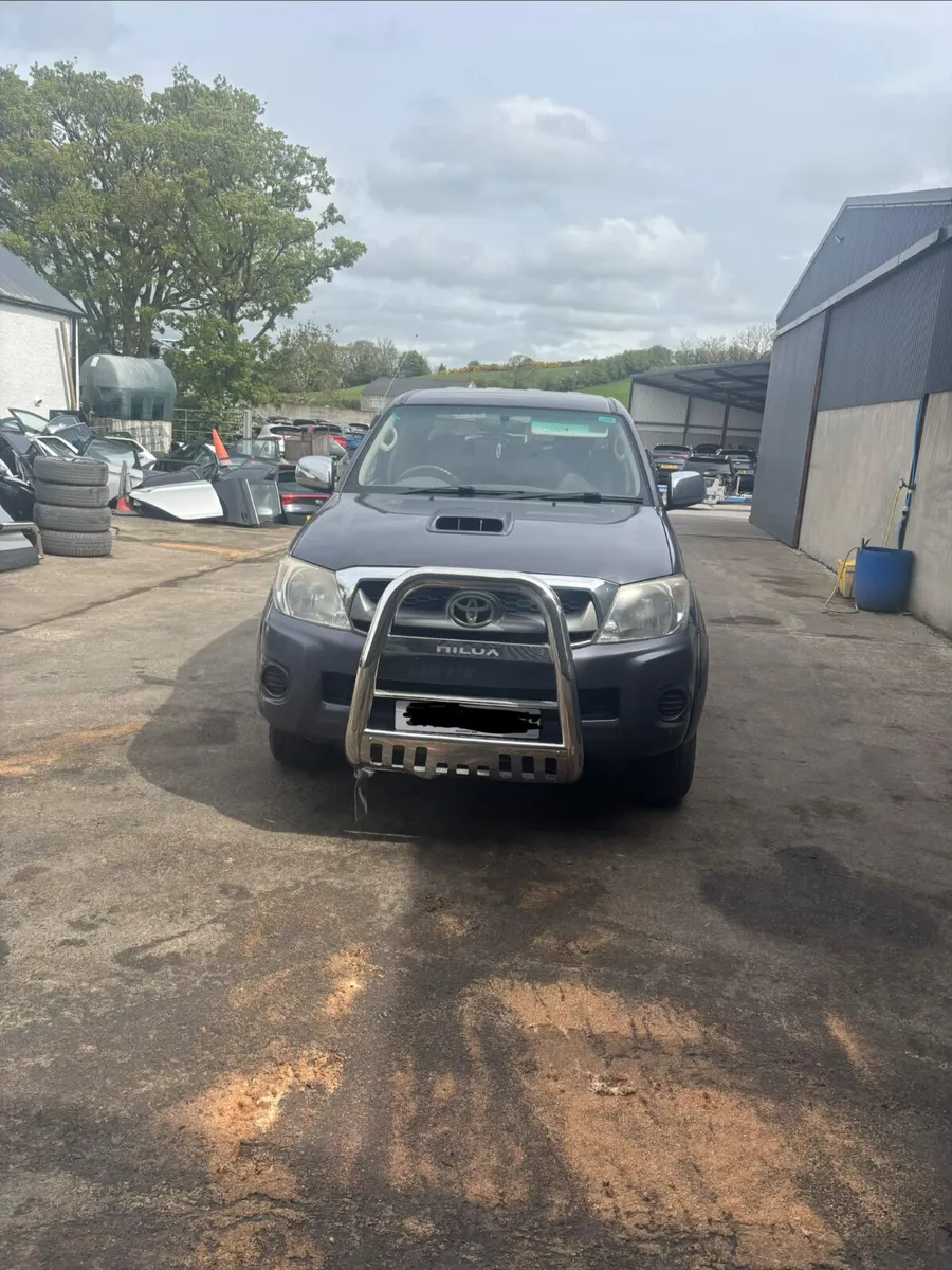 Toyota Hilux for breaking - Image 2