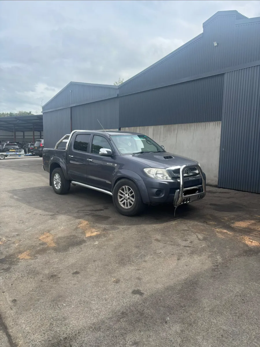 Toyota Hilux for breaking - Image 4
