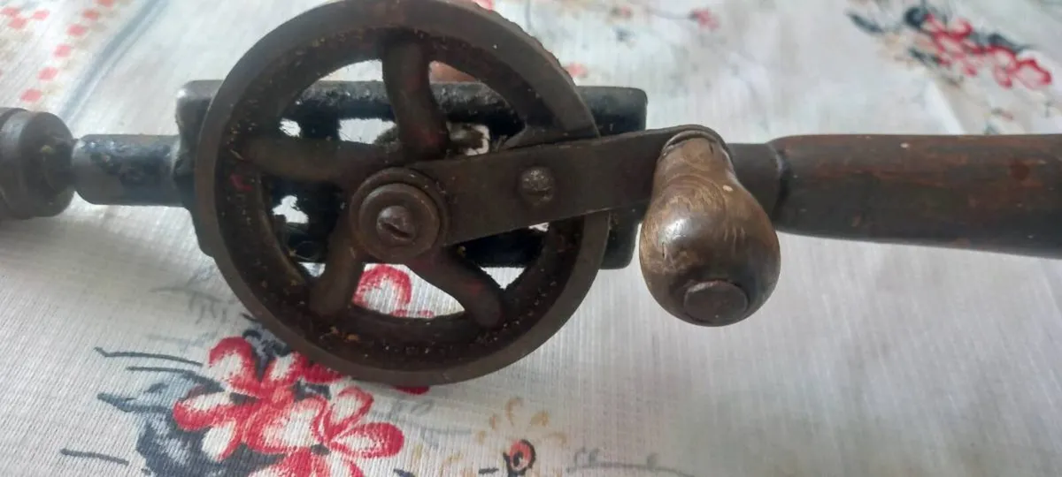 Vintage wood and metal hand drill - Image 2