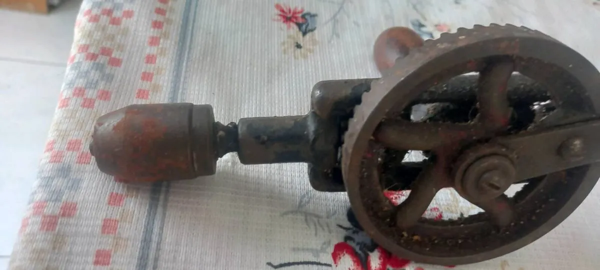 Vintage wood and metal hand drill - Image 3