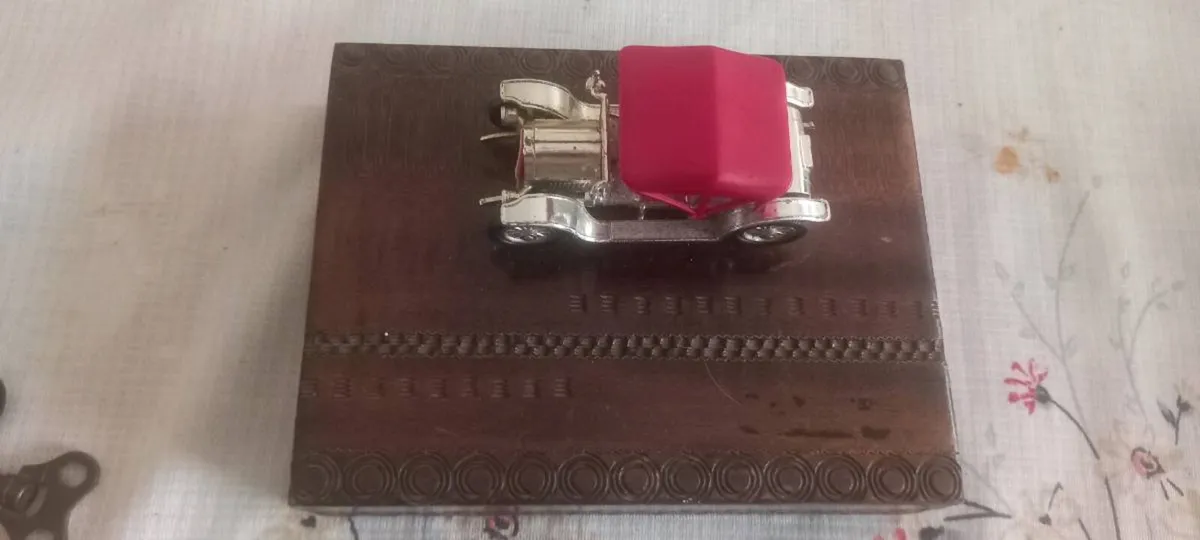 Vintage car on wooden carved box - Image 1