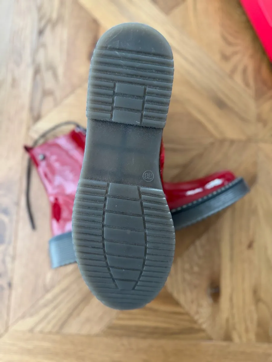 Red boots - Image 3