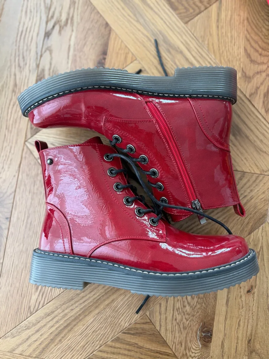 Red boots - Image 2