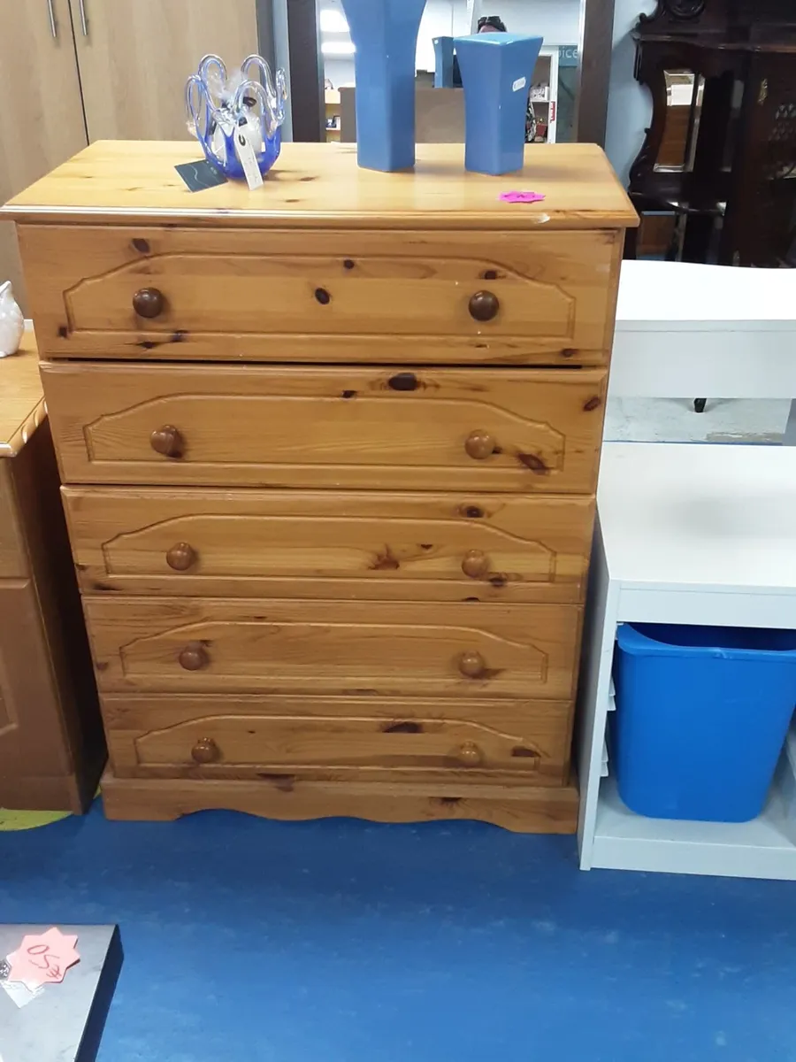 5 DRAWER CHEST OF DRAWERS - Image 1