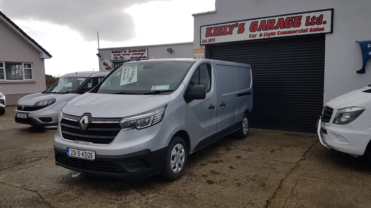 Renault Trafic 2023 LWB 75KM AS NEW VAT INVOICE - Image 3