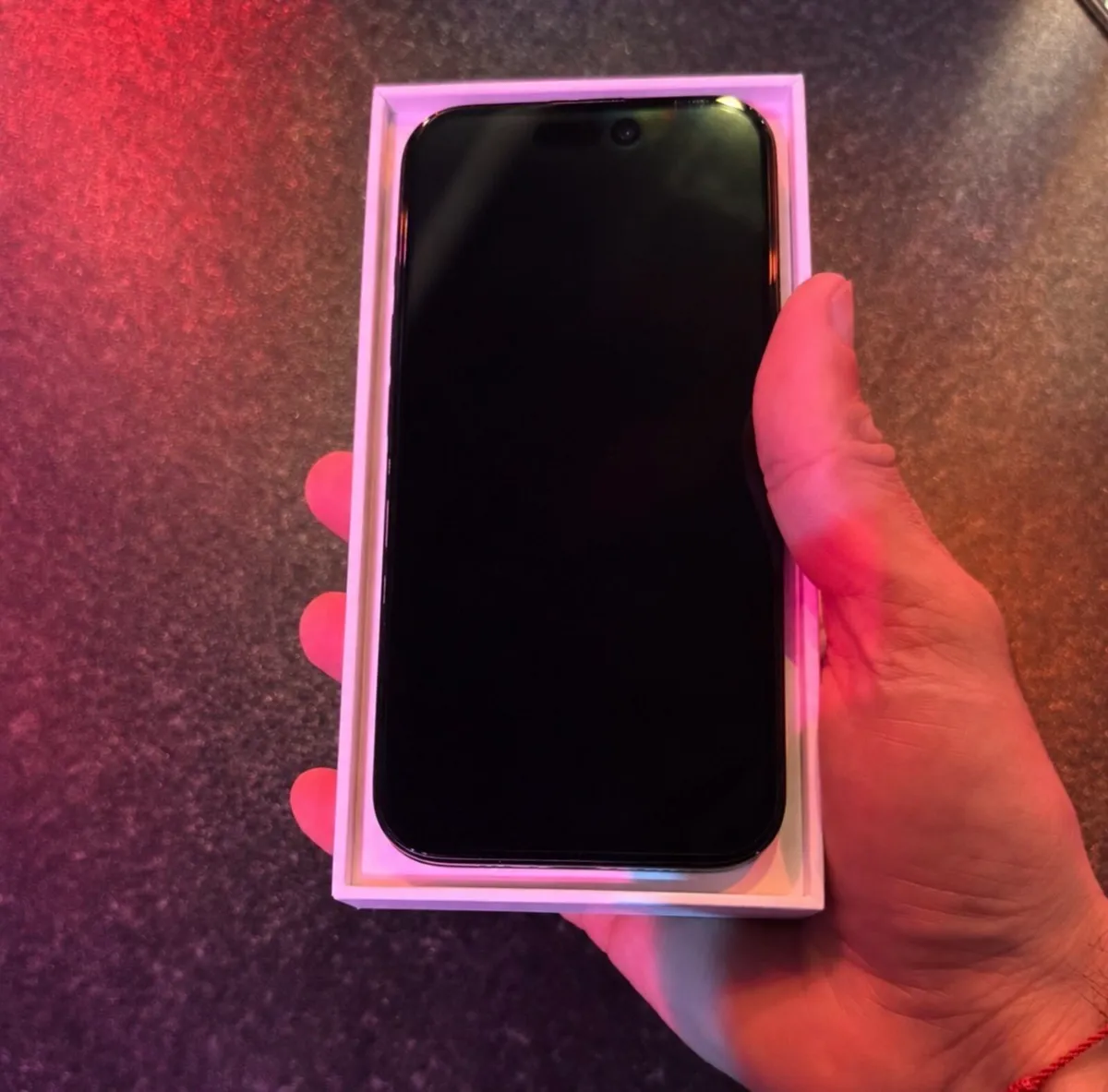 iPhone 16 - Image 2