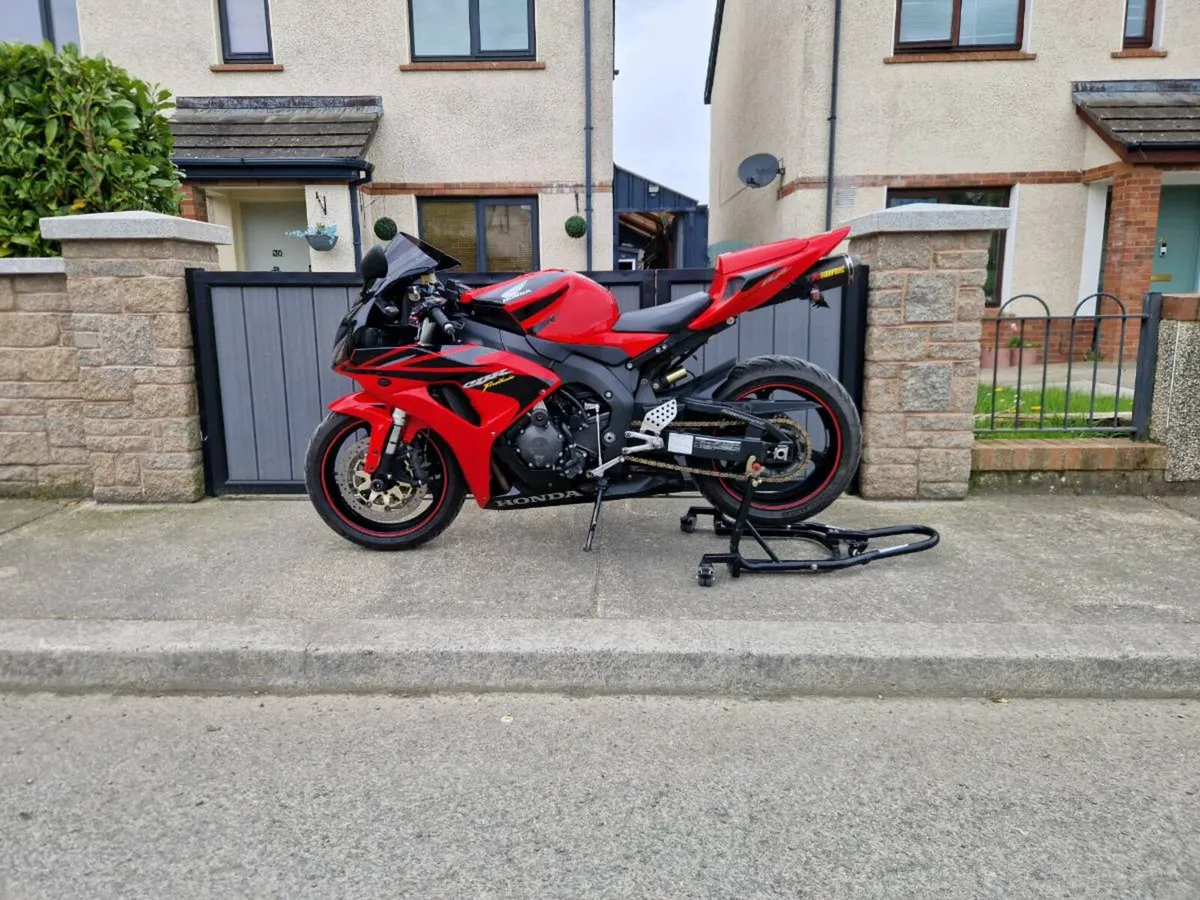 Honda CBR 1000RR Fireblade - Image 4