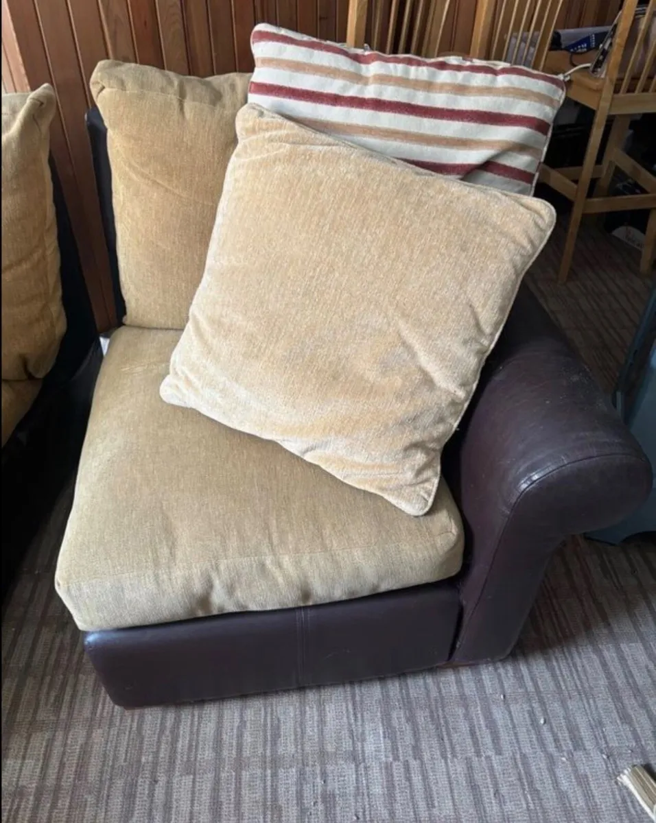 Couch - L shaped - Image 2