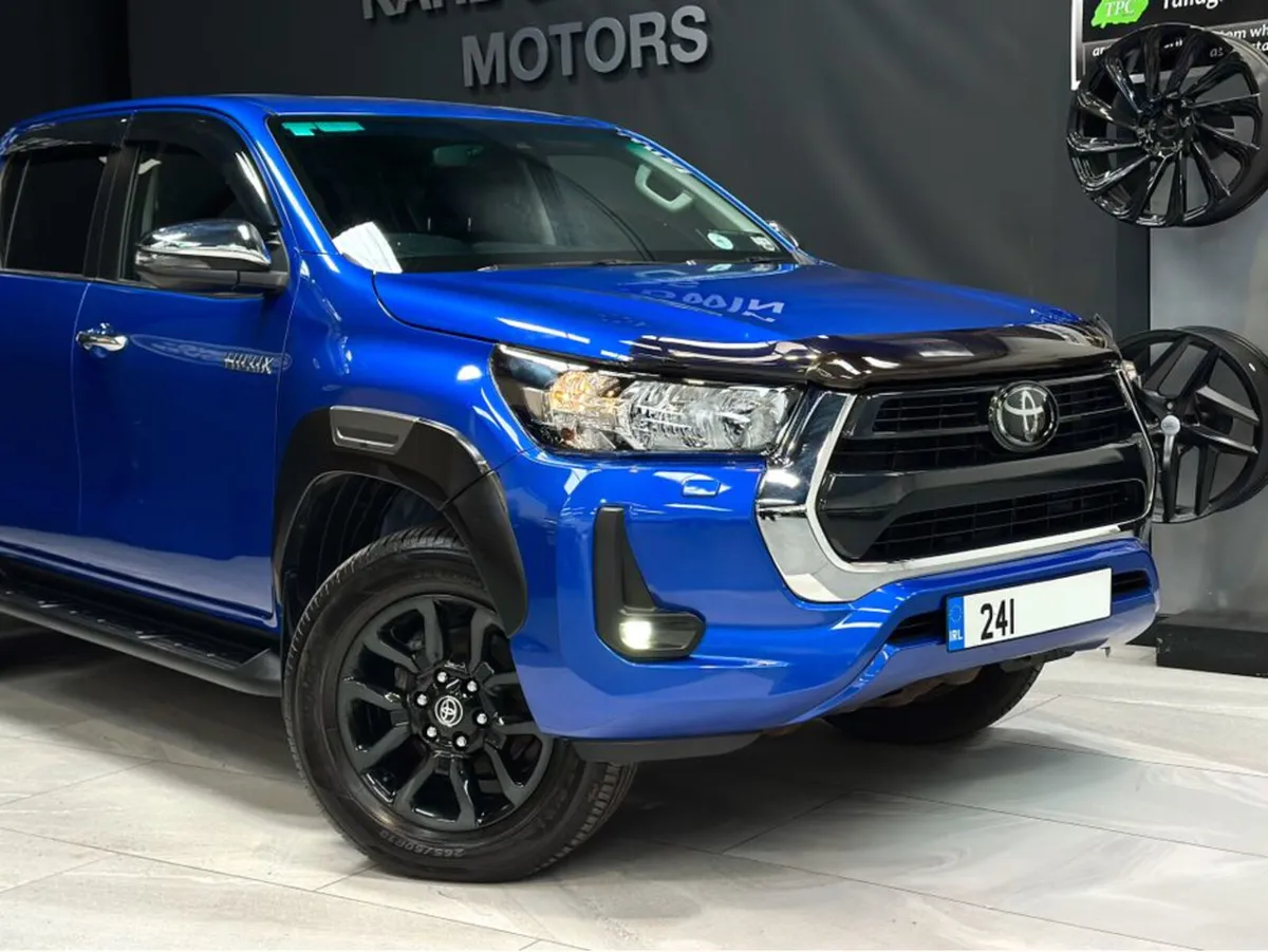 2.8 SR5 DOUBLE CAB - Image 2