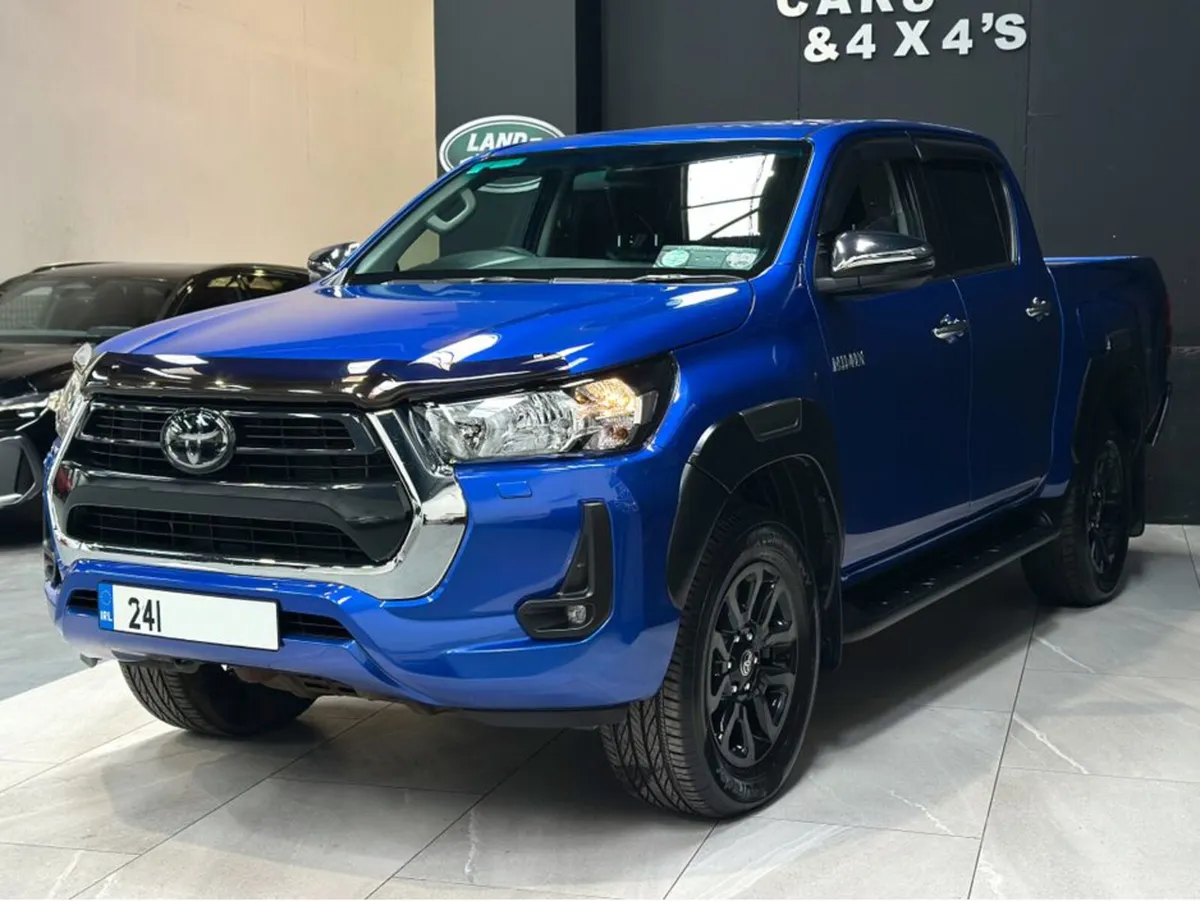 2.8 SR5 DOUBLE CAB - Image 4