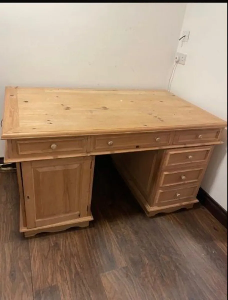 Desk - Image 4